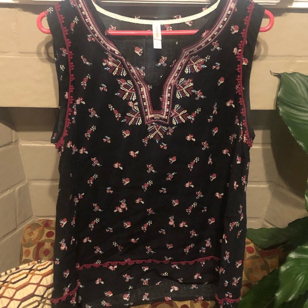 xhilaration floral sleeveless top